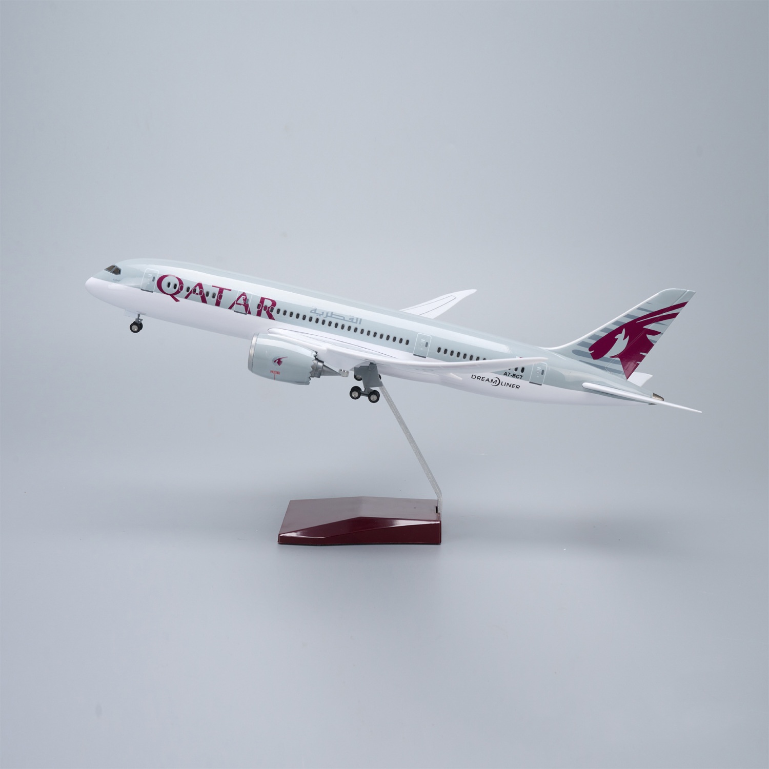 Model Airplane Plastic - เครื่องบินจำลองขนาดเล็ก 43 ซม. รุ่น B787 สายการบินกาตาร์